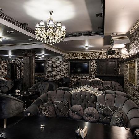 Premium Hotel Tsjernivsi Buitenkant foto