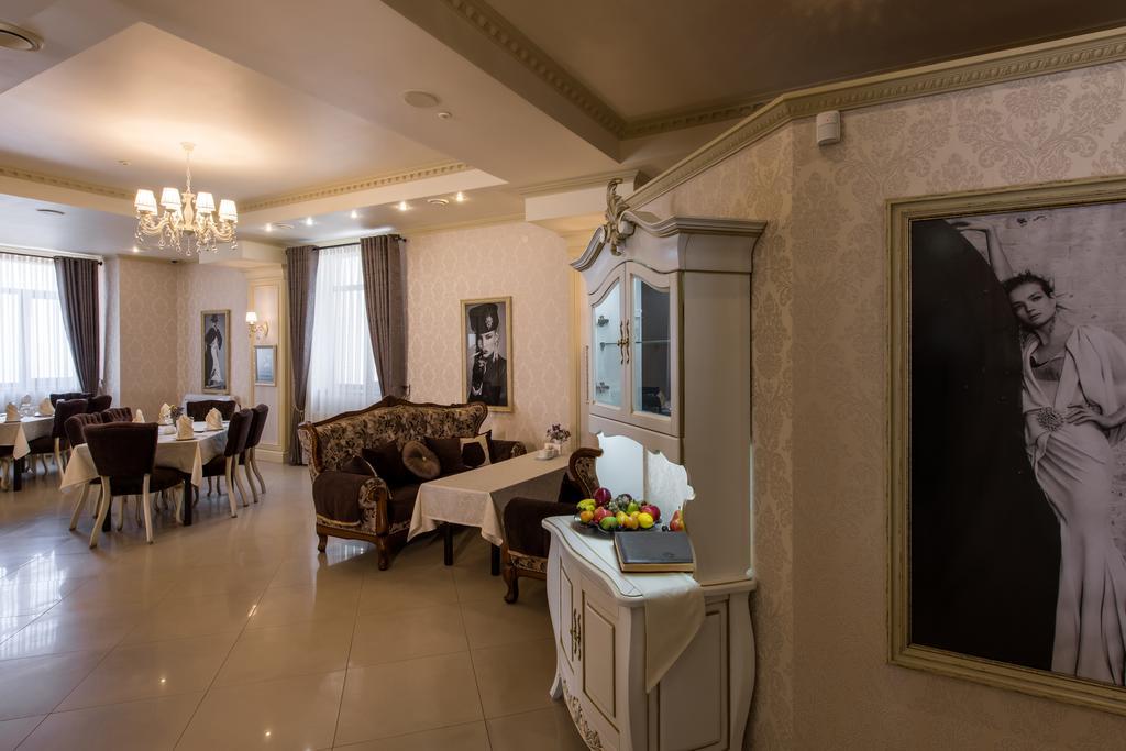Premium Hotel Tsjernivsi Buitenkant foto