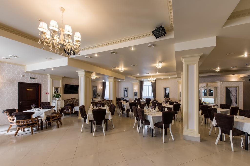 Premium Hotel Tsjernivsi Buitenkant foto
