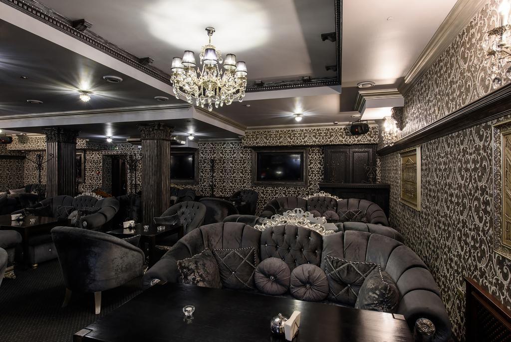 Premium Hotel Tsjernivsi Buitenkant foto